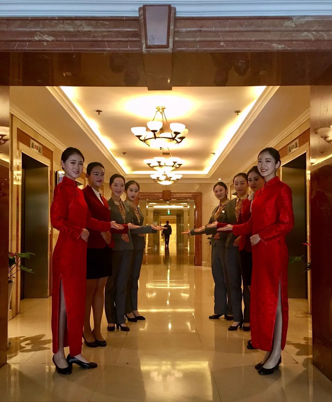 民航学子出色完成全省委经济工作会议礼仪服务，展现专业风采