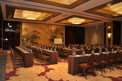 以礼相待，尽显匠心——朗丽兹酒店礼仪服务体验记